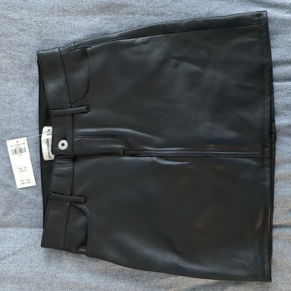 Girls faux leather skirt